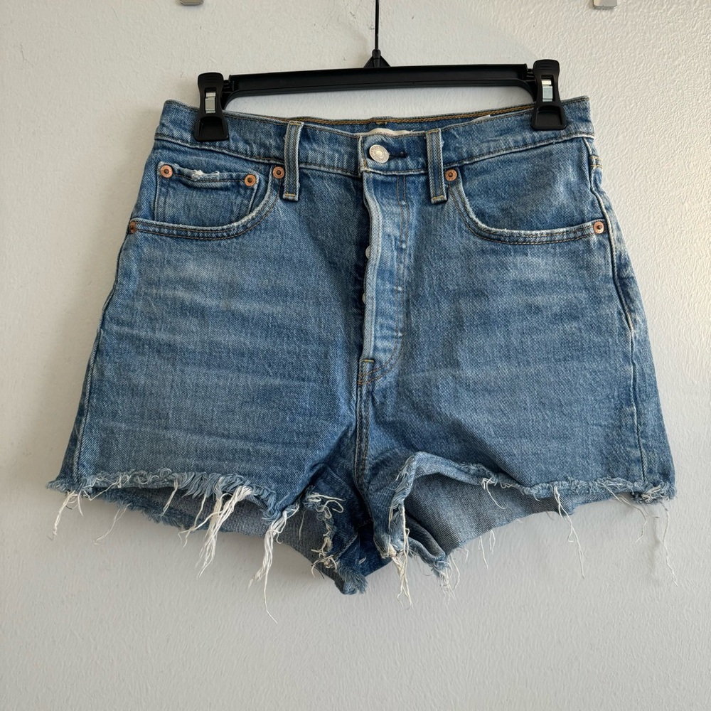 Levi’s Ribcage Jean Shorts